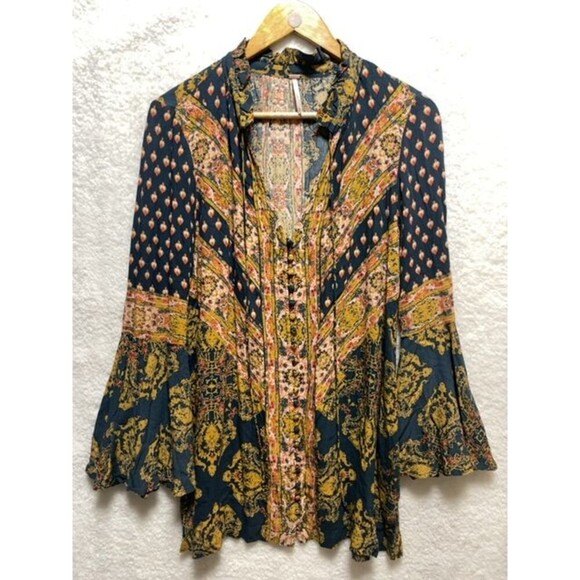 Free People Magic Mystery Tunic Size XS Boho Flared Sleeve V Neck Flowy Pattern - Picture 1 of 11